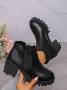 Boots, A Pair Of Versatile And Comfortable Short Boots For Women. Whether Paired With A Skirt, Pants, Or Coat, It Can Easily Create A Neat Look. Suitable For Daily Leisure Shopping, As Well As Business Leisure, Street Fashion, And More. It Is An Indispensable Item Choice For Women's Shoe Cabinets.