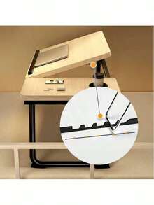Multifunktionaler, verstellbarer Laptop-Nachttisch, klappbarer Schreibtisch mit Getränkehalter und Handyhalterung, geeignet für Homeoffice, Arbeitszimmer, Lesen und Wohnheim. Aus Holz gefertigt, stabil und langlebig, leicht und tragbar, keine Installation erforderlich, geeignet für Schlafzimmer, Sofa, Arbeitszimmer und viele weitere Einsatzbereiche. Moderner und schlichter Stil. Die geräumige Schreibtischplatte bietet Platz für Computer, Bücher, Getränke und Schreibwaren. Höhe und Winkel sind verstellbar, um unterschiedlichen Sitzbedürfnissen gerecht zu werden. Die Oberfläche ist glatt und leicht zu reinigen. Die Kanten sind abgerundet, um Stöße zu vermeiden. Geeignet für Erwachsene und Studenten.