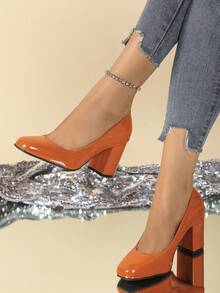 Zapatos de tacón alto de punta cuadrada de piel patentada de talla grande para mujer, diseño liso, simple y elegante, versátil y de moda, nueva llegada de otoño 2025; adecuado para el trabajo, los desplazamientos, las compras y las citas; tacones altos slip-on para mujer