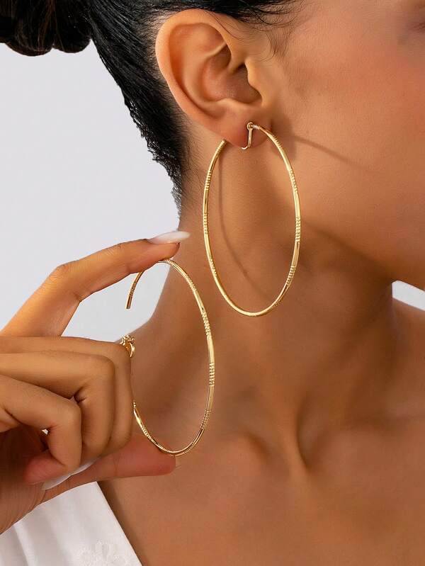 1 Pair Fashionable Gold Circle Hoop Earrings For Women, Suitable For Party And Daily Wear, Exaggerated Fake Earrings