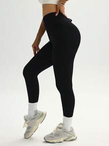 这些无缝、轻薄、黑色抽绳运动紧身裤具有高腰设计，可提升臀部线条，简约时尚，适合瑜伽练习和日常穿着。 - 黑色 - 查看 4
