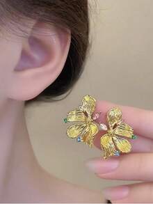 1 Đôi Hoa tai hoa hồng vàng cổ điển sang trọng, Hoa trà 3D Thiết kế hoa tai cổ điển dành cho nữ, Thích hợp đeo hàng ngày, dự tiệc, lễ hội, làm quà tặng - Hoa tai cánh hoa kim loại đính kim cương - Xem 2