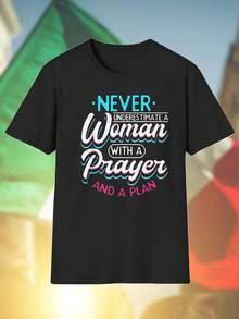 Maglietta Uomo NEVER UNDERESTIMATE A WOMAN WITH A PRAYER AND A PLAN T Shirt Moda Casual Regalo Originale Stile Unico  Qualità Comoda Idea Regalo Donna Offerta Esclusiva