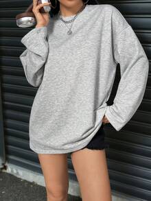 Blusa de moletom feminina longa e folgada, cor sólida, estilo minimalista casual, com ombros caídos, ideal para uso diário, no escritório e na rua. - Cinza claro - Ver 5