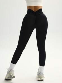 这些无缝、轻薄、黑色抽绳运动紧身裤具有高腰设计，可提升臀部线条，简约时尚，适合瑜伽练习和日常穿着。 - 黑色 - 查看 3