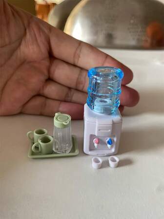 1 件 1:12 娃娃屋微型饮水机、微型食物游戏场景模型、微型逼真 DIY 微型模型场景、微型逼真水壶套装、桌面微型饮水机、微型厨房微型食物游戏模型、娃娃屋配件微型逼真饮水机、过家家玩具微型饮水机摄影道具、微型景观装饰