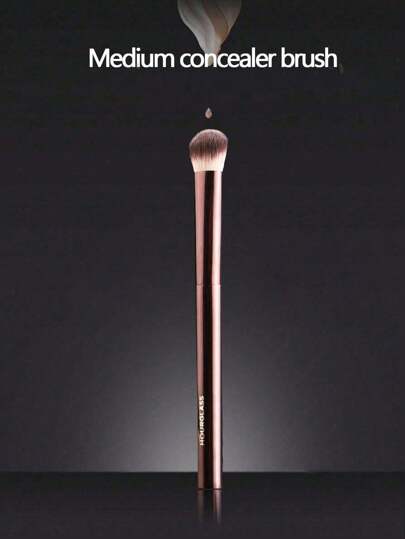 1 st. medelstor halvmåneformad concealerborste, sömlöst metallhandtag, oval concealerborste, mjuk polyesterfiber, allergivänlig, sömlös täckning, lämplig för alla hudtyper, med metallhandtag, foundationborste, concealerborste, rougeborste, konturborste, rougeborste, bronzerborste, puderborste, foundationborste, rougeborste