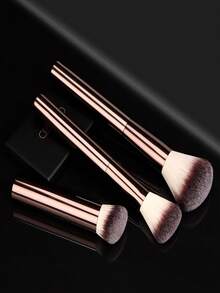 1支中号新月形遮瑕刷，无缝金属手柄，椭圆形刷头，柔软聚酯纤维刷毛，低致敏性，无痕遮瑕，适合所有肤质，带金属手柄，可用作粉底刷、遮瑕刷、腮红刷、修容刷、古铜粉刷、散粉刷等。 - 巧克力棕 - 查看 5