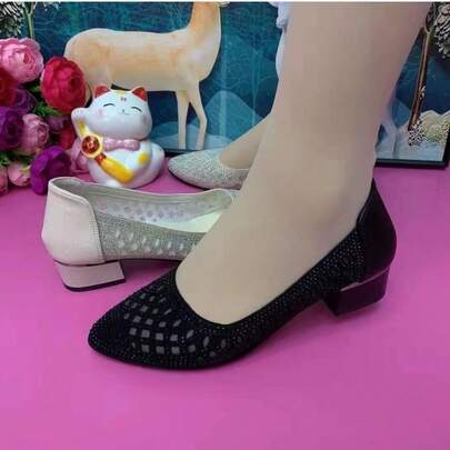 2024 Verano Nuevos Zapatos de Mujer de Malla Hueca Tacón Medio Tacón Grueso Suela Suave Transpirable Cuero Suave Antideslizante Zapatos de Mujer para Mamá