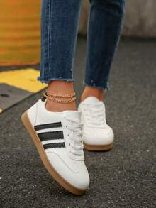 2025 Retro Minimalist Fashion Leopard Print Low-Top Lace-Up Casual Sneakers For Women - White - View 4