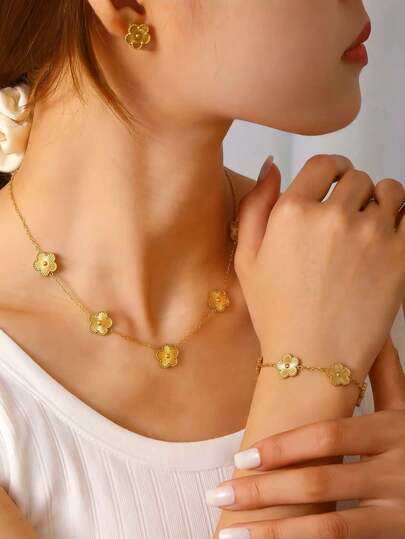 1 Set: Minimalist, Elegant, Versatile. 18K Gold Plated Stainless Steel Clover Pendant Necklace, Bracelet, Earrings, Ring & Jewelry Set, Suitable For Women's Daily Wear Or Party Attendance