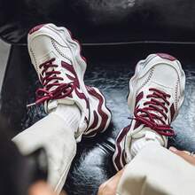 Tênis Casuais Respiráveis Finos Masculinos, Tênis Esportivos com Solado Grosso de Alto Nível que Aumentam a Altura, Novos Lançamentos Primavera/Verão 2025