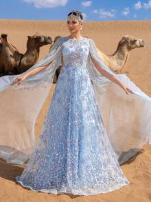 Faeriesty 优雅的串珠花卉图案长款晚礼服，搭配薄纱披肩和精致拖尾，适合梦幻花园晚宴、浪漫庆典和新娘梦幻秀。派对婚礼 - 藍色 - 查看 4