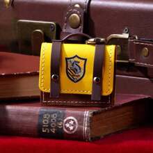 Miniso Estuche para auriculares de la serie Harry Potter de MINISO, estilo universitario, de 2.56*2.36*1.18 pulgadas (1 pieza)