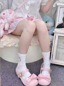 Sanrio 3 perechi de șosete Sanrio drăguțe cu Hello Kitty - șosete și ciorapi de damă moi, respirabile și confortabili în stil japonez cu modele drăguțe de personaje de desene animate. Șosete moi, respirabile, confortabile, cu tub mediu, respirabile și confortabile, lavabile la mașină - roluri multiple, potrivite pentru toate anotimpurile, șosete elegante, potrivite pentru adidași de exterior, accesorii de călătorie excelente pentru ținute în aer liber, cadouri pentru prieteni și cupluri.