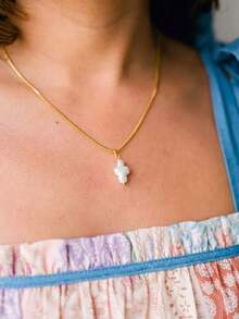 1pc Western Vintage French Style Minimalist Fashionable Luxurious Elegant High-End Natural Freshwater Pearl Cross Titanium Steel Necklace, Gold Jewelry For Women, Suitable For Daily, Date, Party, Evening, Vacation, Gift For Family, Friends, Mother, Wife, Couple, Friendship, Love, Christmas, Exquisite Packaging