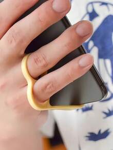 Universal Compatible Mobile Phone Stand, Allowing You To Enjoy Movies On Your Phone In Bed With Random ColorsThe Multi-Color Phone Stand Is Portable And Can Be Used In Various Occasions. Watch TV Programs And Free Your Hands. You Will Never Get Tired.