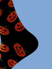 1 Pair Of Men's Halloween Themed Medium Length Socks, Suitable For Both Men And Women, A Must-Have For Autumn And Winter, Comfortable And Breathable, Suitable For Gift Giving, The Perfect Choice For Men