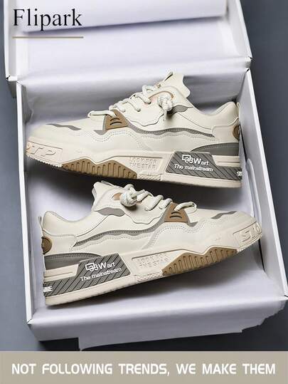 Flipark [建议选择小一码] 男士透气白色运动鞋，厚底学生鞋，休闲运动鞋，帆布鞋，1 双男士休闲系带字母印花 PU 滑板鞋，防滑户外运动鞋。