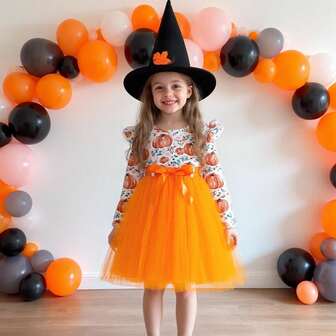 Kleine Mädchenkleid mit Rüschensaum, Meshspleiß, Kürbisdruck und langen Ärmeln mit Gürtel