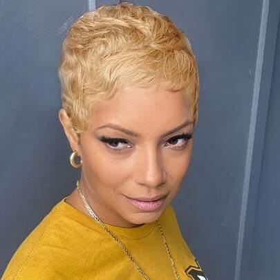 Elegant Blonde Non Lace Short Pixie Cut 27# Colored Layered Short Straight Pixie Human Hair Wig With Bangs Brazilian Remy Hair 150% Density Rose Net Cap Glueless Machine Made WIg For Women 4 Inch Hallowoon Holiday & Party All Ethnicities Festive