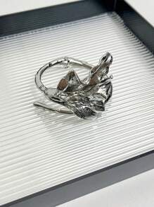 1 buc Brățară Elegantă pentru Femei cu Frunze de Iris Emailate Albe - Design Auriu Francez Șic, Potrivită pentru Ținute Zilnice și de Petrecere, Bijuterii Versatile pentru Tot Anul