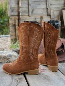 中跟女式西部中筒靴，时尚刺绣尖头牛仔靴，一脚蹬 V 型直筒不过膝靴，英伦风度假休闲户外马靴