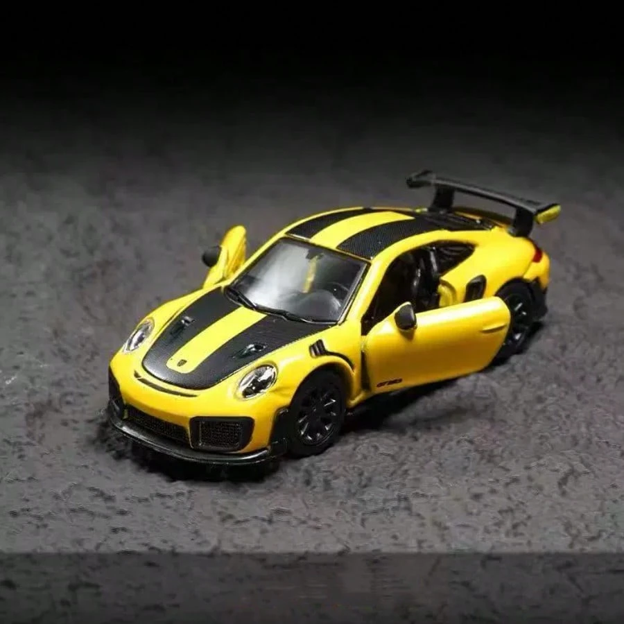 911 GT2 RS صفراء