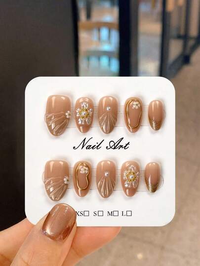 JUTI 10 piezas de uñas postizas cortas de almendra hechas a mano | Base nude con flores 3D, perlas falsas y acentos dorados | Juego de arte de uñas elegante y reutilizable para uso diario