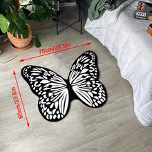 1 pièce Tapis décoratif asymétrique avec motif de papillon noir et blanc de bande dessinée intéressant, design créatif moderne et amusant en fausse laine lavable. Convient pour le salon, la chambre, le balcon, la terrasse, l'intérieur et l'extérieur, la salle de jeux, le tapis de chevet pour garçons et filles, décoration d'intérieur