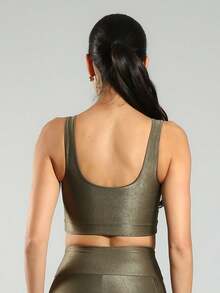 FITNATION Top fitness tipo REGATA em tecido micro canelado com BRILHO e ALTA elasticidade e sustentação - verde musgo - Visão 4