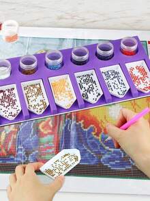 6-Fach Tablett Diamant-Malerei Zubehör Palette Finisher, lila EVA-Schaum Multi-Versand Palette Ständer für Diamant-Malerei Set, Diamant-Kunst Zubehör und Werkzeuge, Diamant-Malerei Aufbewahrungsbehälter für Strass (mit doppelseitigem Klebeband)