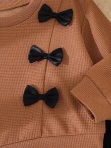 女宝宝华夫格纹理纯色蝴蝶结装饰长袖圆领上衣 + 纯色休闲喇叭裤套装 - 棕色 - 查看 4