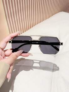 1 Piece Silver Metal Half-Rim Men's Black Fashion Glasses,Summer,Sunglasses Man,Glasses,Sun Glasses,Anti-Ultraviolet,Y2K Style,Back To School Season,Holiday Essential,Travel Essentials,Suitable For Beach Party,Street Wear,Selfie. - Multicolor - View 4