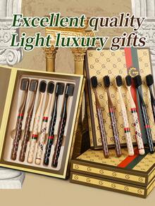 6 فرش أسنان فاخرة، مثالية للهدايا، مجموعة هدايا مكونة من 6 قطع، تجسد الفخامة البسيطة، شعيرات فائقة الليونة، تنظف الأسنان بشكل شامل، تعزز الصحة الفموية، تمنع التسوس، تحمي الأسنان، تبيض الأسنان، تصميم فرشاة أسنان فريد، مقبض ذو لون بلوري مع أنماط فنية، رأس واسع. مناسبة ل-: البالغين، عبوة عائلية، فرش أسنان للأزواج.