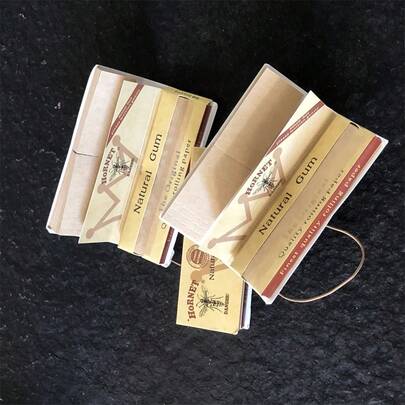 1/3包，1 1/4英寸自粘式烟嘴卷烟纸，78毫米长棕色半透明卷烟纸，50张/包，吸烟配件