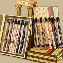 6 فرش أسنان فاخرة، مثالية للهدايا، مجموعة هدايا مكونة من 6 قطع، تجسد الفخامة البسيطة، شعيرات فائقة الليونة، تنظف الأسنان بشكل شامل، تعزز الصحة الفموية، تمنع التسوس، تحمي الأسنان، تبيض الأسنان، تصميم فرشاة أسنان فريد، مقبض ذو لون بلوري مع أنماط فنية، رأس واسع. مناسبة ل-: البالغين، عبوة عائلية، فرش أسنان للأزواج.