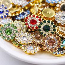 14 mm 50 pièces/paquet Perles de cristal à coudre à la main en forme de tournesol avec strass brillants. Base dorée plate avec trous pour accessoires de couture DIY. Matériaux d'aiguille et de fil à coudre sur des pierres, des perles strass utilisées pour décorer les vêtements, les robes, les sacs, les chaussures, les broches, les boucles d'oreilles, l'artisanat - Transparent - Voir 4