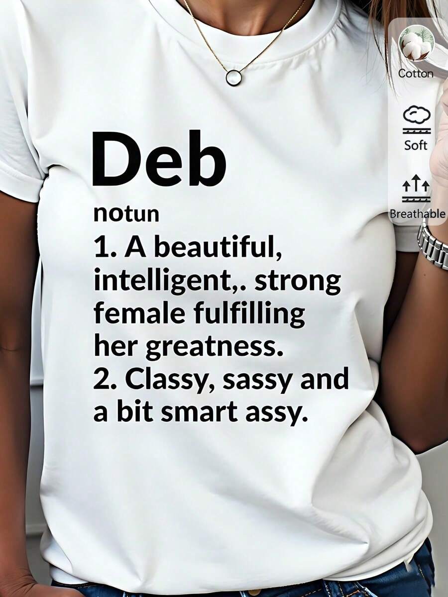 Camiseta blanca de mujer 180g algodón, diseño de texto "Deb: 1. Femenina, hermosa, inteligente y fuerte. 2. Elegante, audaz y con carácter", redonda y manga corta, estilo casual con estampado único.