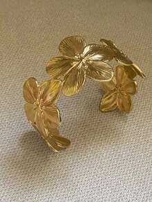 1pc Vintage Elegant Floral Design Metal Feeling Wide Bangle, Adjustable Chunky Cuff Bracelet, Suitable For Women As Holiday, Party, Date, Gift, Daily Wear