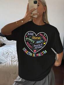 Esta camiseta informal de manga corta para mujer presenta un estampado gráfico colorido y una cita inspiradora, lo que la convierte en la opción ideal para un uso diario cómodo y elegante. También es el regalo perfecto para educadores y optimistas, y su tela suave y corte entallado inspiran creatividad y alegría. Talla extragrande. - Negro - Ver 1