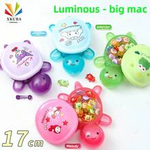 Sanrio 11 pièces Tortue géante Sanrio phosphorescente de 17 cm + 1 pièce boîte de rangement ouvrable, peluche de tortue super géante, convient pour les cadeaux de fête, la décoration de la maison, les cadeaux d'anniversaire, les faveurs et les vœux pour les fêtes, la décoration de Noël et d'Halloween (livré avec 10 pièces de tortue Sanrio moyenne de 3,2 cm)