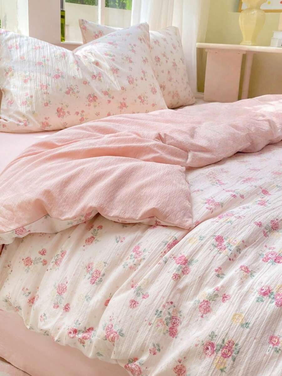 樱花粉玫瑰印花床上用品套装，法式浪漫宫廷风被套4件套，复古花园氛围，包含1个被套、1个床单和2个枕套，纯色床单，适合情人节和日常使用，100%涤纶，质地柔软（无填充物）