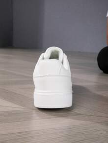 男士经典纯色低帮运动鞋，舒适防滑系带休闲运动鞋，圆头，适合户外活动和日常穿着，四季皆宜的 2000 年代风格情人节创意 - 白色 - 查看 6