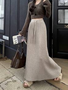 2025新款秋冬羊绒针织抽绳褶裥A字裙，高腰柔软垂坠，修身显瘦过膝女裙