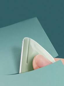 ماكينة حلاقة حواجب نسائية محمولة من الفولاذ المقاوم للصدأ، تصميم مثلث آمن، خالية من العطور، أداة إزالة الشعر بدون بطارية، أداة تجميل، ماكينة تشذيب الحواجب