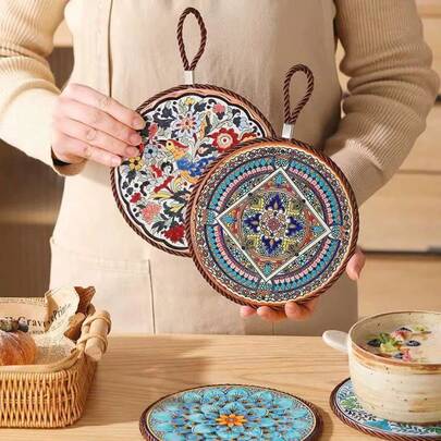 1 Piece/2pcs 陶瓷隔热垫 圆形 防滑 耐热餐垫 完美热菜垫 别致 雏菊花 陶瓷桌垫 耐热 易清洗杯垫 可悬挂收纳 北欧宫廷风 复古风 高档感官菜 煲仔饭耐热桌垫 家用耐高温