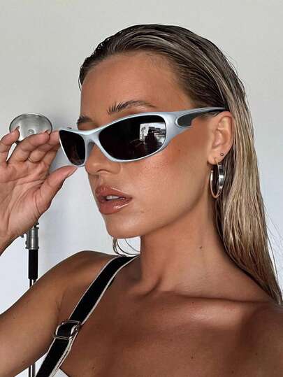 1 Piece Of Women's Silver-Gray Oval Wrap-Style Fashion Glasses,Made From High-Grade PC Materials, Y2K Style, Travel, Holiday Accessories, Seasonal Selection, Fashionable Glasses, Wear In The Fashion Glasses,Suitable For Party Looks, Summer, Back-To-School Season, Beach Parties, Street Style, Selfies, Holidays.