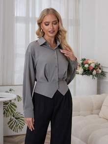 Dünne Pendlerbluse, tailliert, einfarbig, Knopfleiste vorne, Tasche, asymmetrischer Saum Hemd, Frühling/Sommer