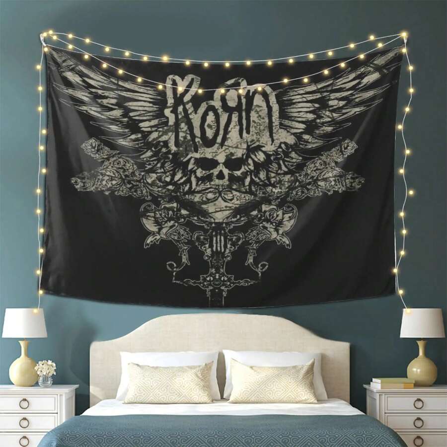 Korn-Inspired Black Tapestry Wall Hanging With Winged Skull Design – Soft Suede Fabric, Easy To Hang,, Modern Horizontal Decor For Living Room, Bedroom, Or Dorm, Funky Home Decor - 圖片色 - 查看 1